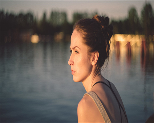 月经期间痛经严重吃榴莲或苹果能改善吗？